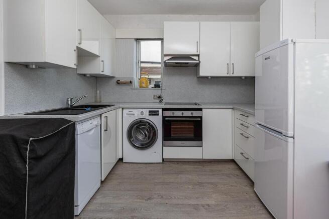 3 bed Semi-Detached to rent Image 5
