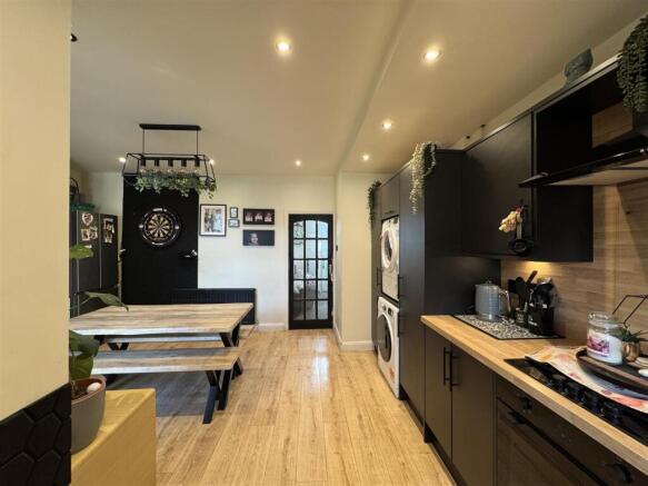 3 bed Semi-Detached for sale Image 7