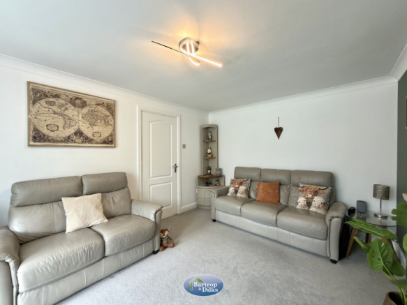 4 bed Detached for sale Image 7