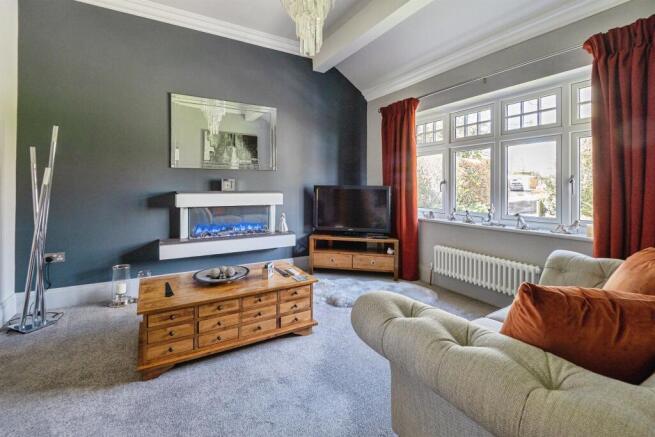 4 bed Detached for sale Image 4