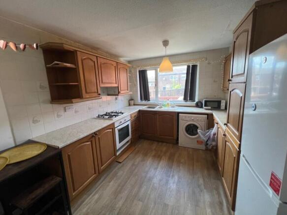 4 bed Terraced to rent Image 5