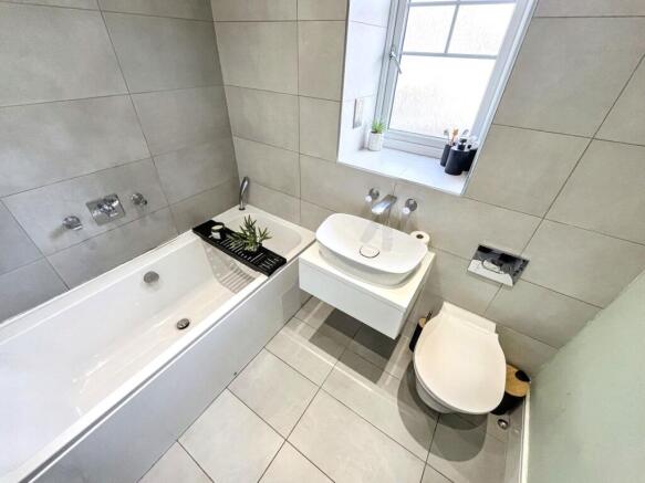 4 bed Detached for sale Image 12