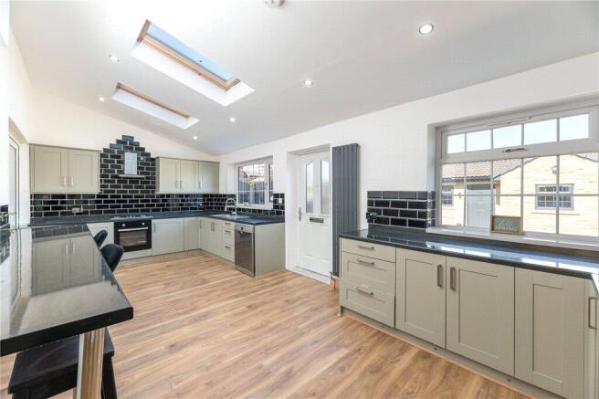 4 bed Semi-Detached for sale Image 6
