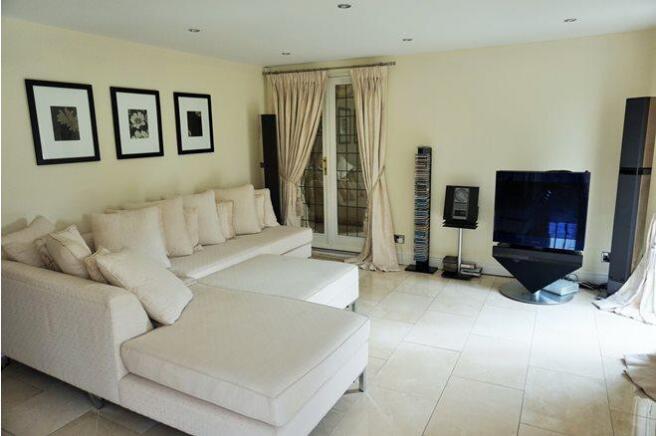 Lounge / Kitchen