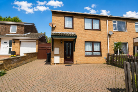 Newstead Close, Ecton Brook, Northampton NN3