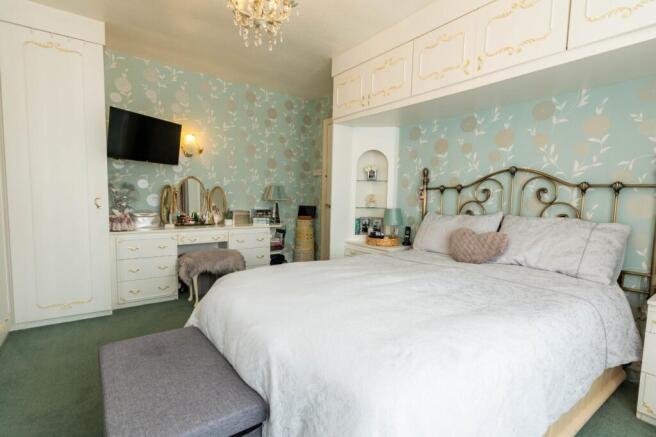 2 bed Flat for sale Image 10