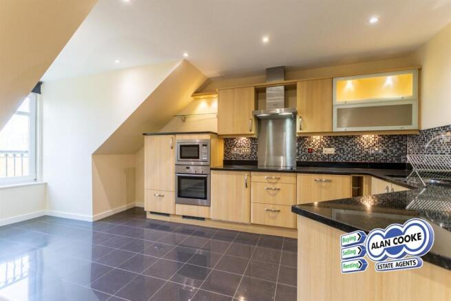 FITTED KITCHEN