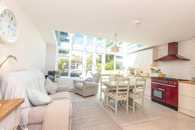 7 Winterbourne Close-19.jpg