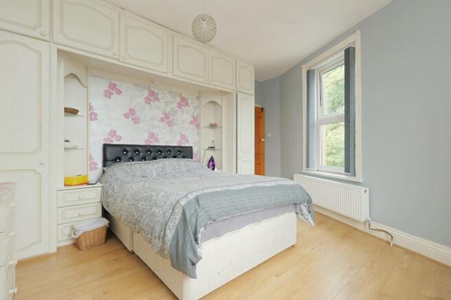 3 bed Terraced for sale Image 9