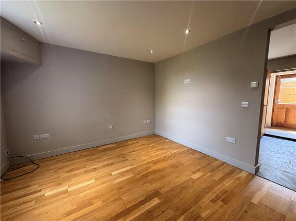 3 bed Terraced to rent Image 5