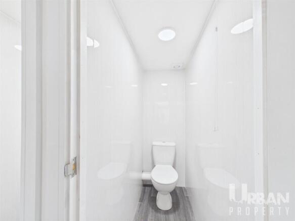 4 bed House to rent Image 12