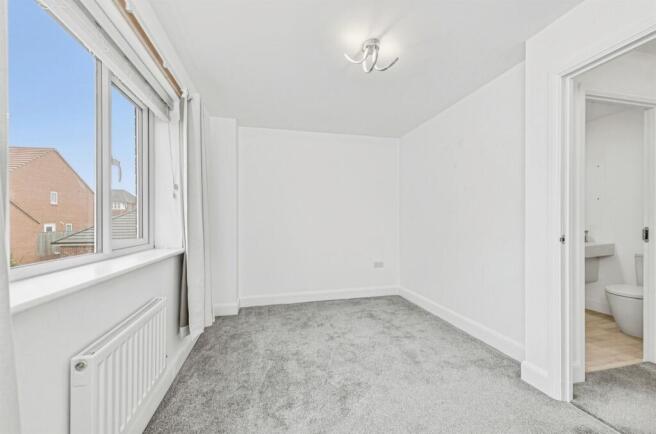 3 bed Semi-Detached for sale Image 11