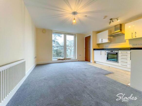 13 robinia lounge ma