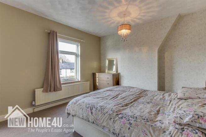 MASTER BEDROOM: