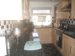 FITTED KITCHEN