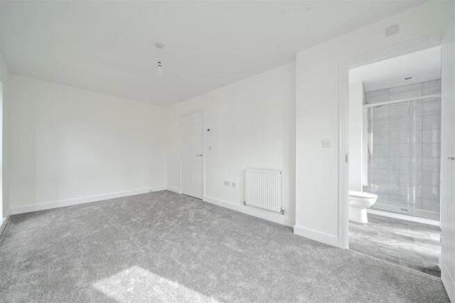 2 bed Semi-Detached to rent Image 8