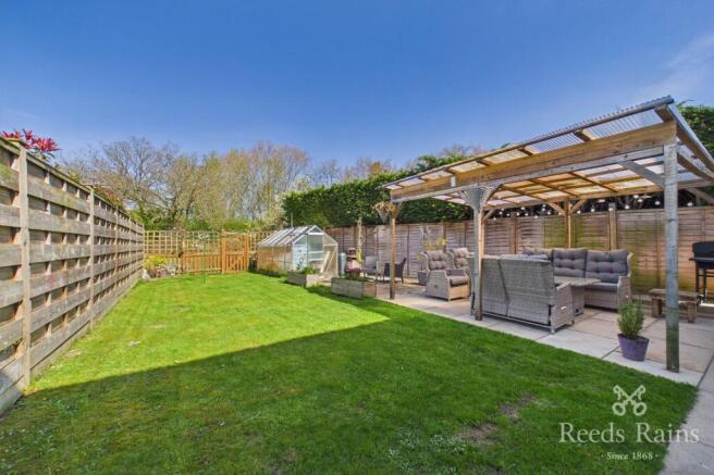 5 bed Semi-Detached for sale Image 9