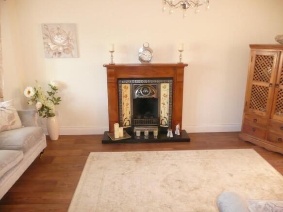 LOUNGE FIREPLACE