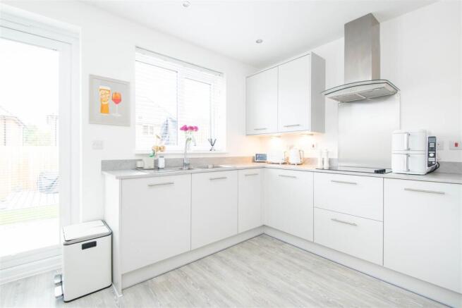 Kitchen & Dining