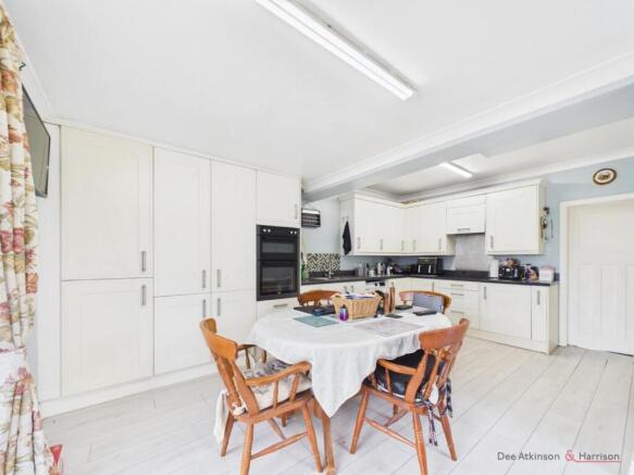 3 bed Semi-Detached for sale Image 9