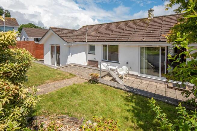 THE PROPERTY