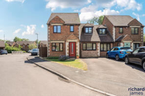15, Huntsland, Swindon SN4 8QB