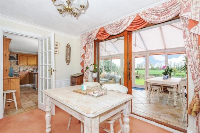Dining Room.jpg