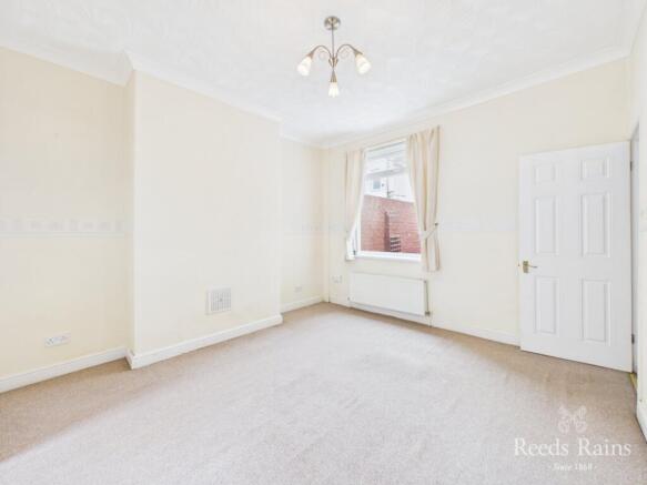 2 bed Terraced to rent Image 5