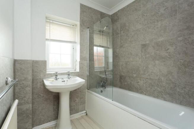 4 bed Detached to rent Image 6
