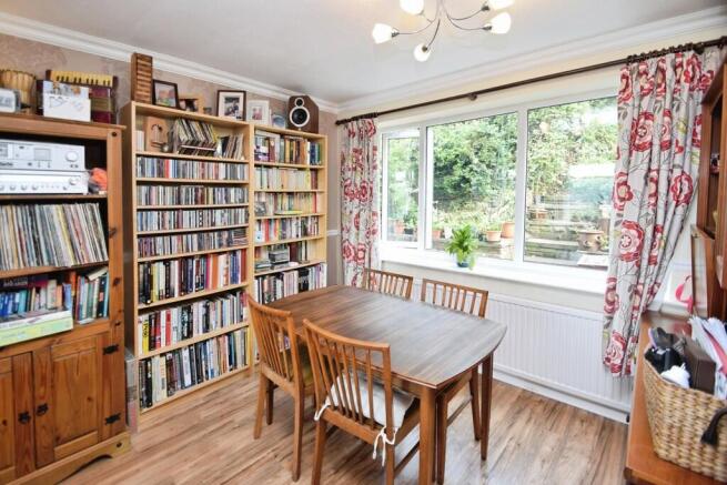 4 bed Detached for sale Image 8