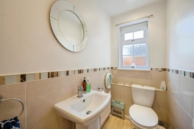 4 bed Detached for sale Image 10
