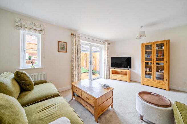 1372524-19-690207...