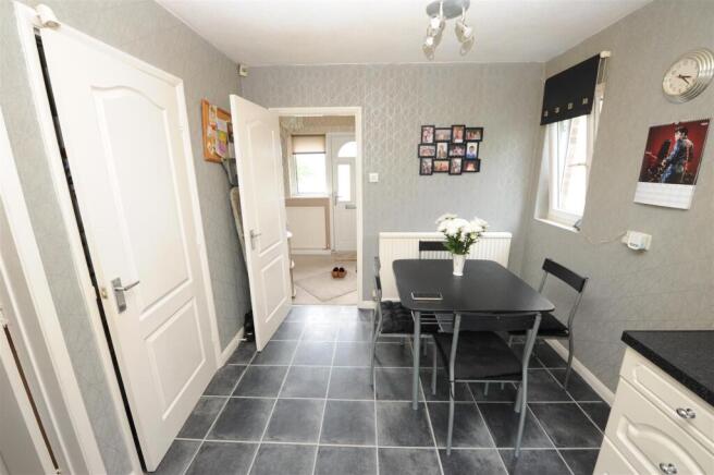 4 bed Detached for sale Image 4