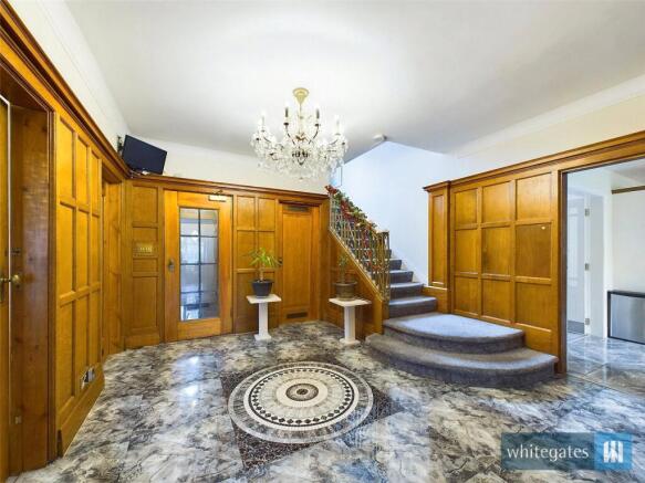 6 bed Detached for sale Image 11