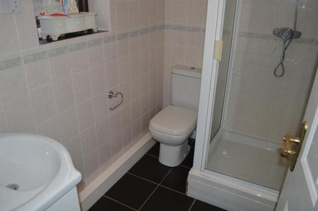 EN-SUITE SHOWE...