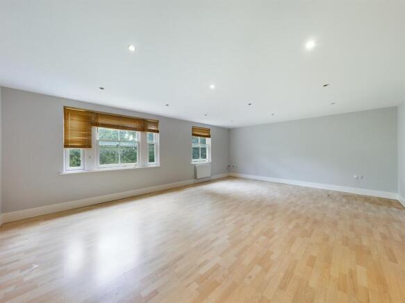 Living room 1.jpg