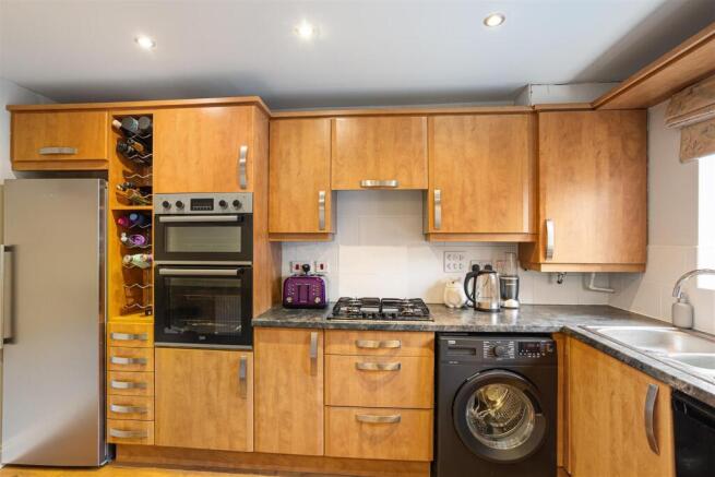 3 bed Terraced for sale Image 6