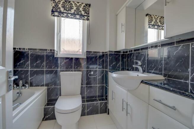 17 ERVINE PLACE INSIDE-12.jpg