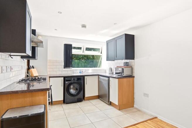 2 bed Flat for sale Image 4