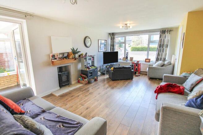 4 bed Bungalow for sale Image 4