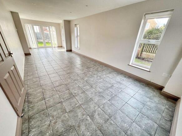 Sitting room/dining room