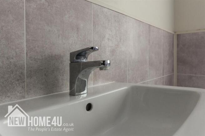 FAMILY BATHROOM: