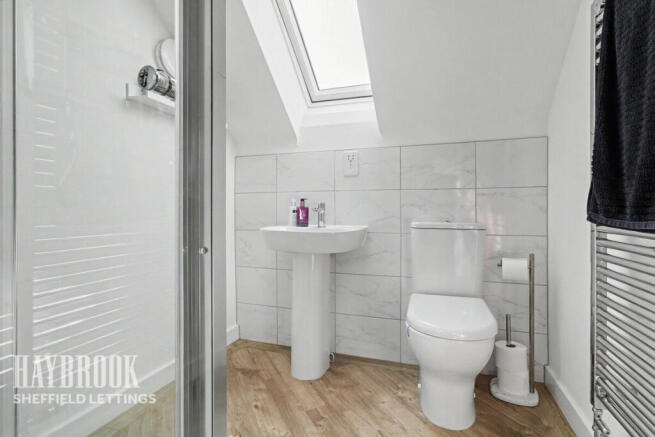 4 bed Semi-Detached to rent Image 12