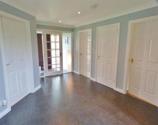 Entrance Hallway (2)