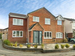 38, Cobwells Close, Leicester LE8 8UF