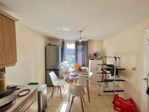 4 bed Terraced for sale Image 4