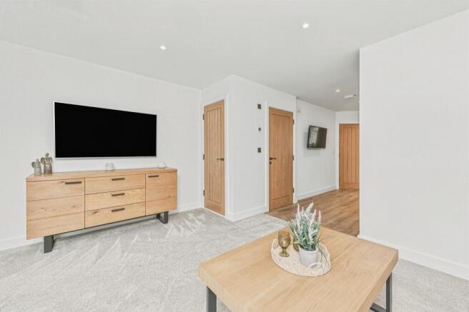 4 bed Semi-Detached for sale Image 8
