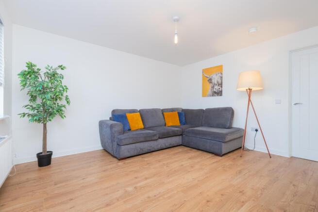 8 carsphairn Avenue pa1 3fe-1