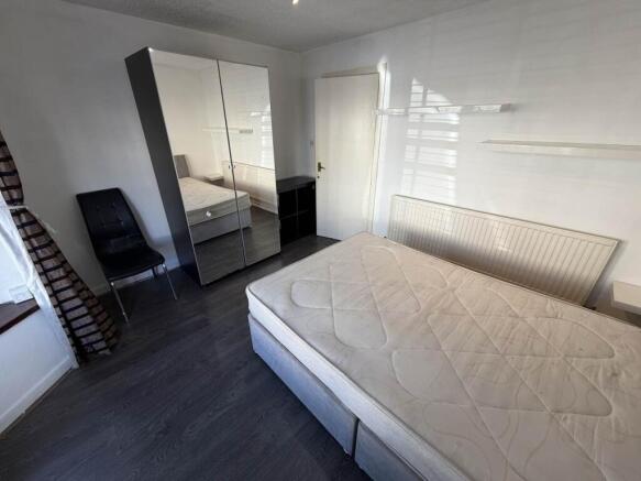 Bedroom 1 (1)