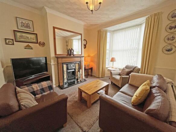 Ainslie Terrace 3 - Lounge Front.jpg